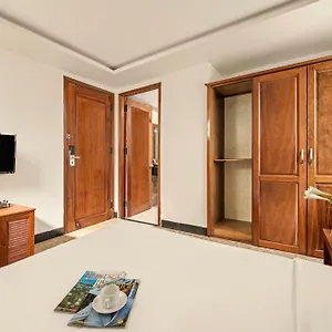 Hotel Titan
